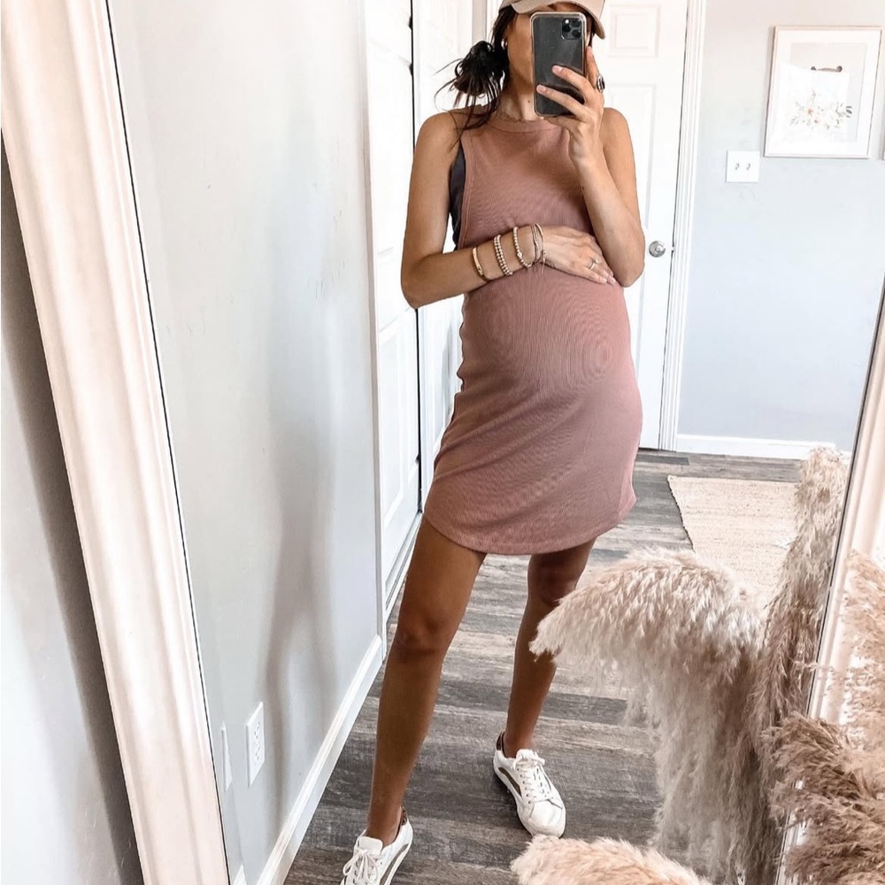 Elegant Pink Sleeveless Maternity Dress